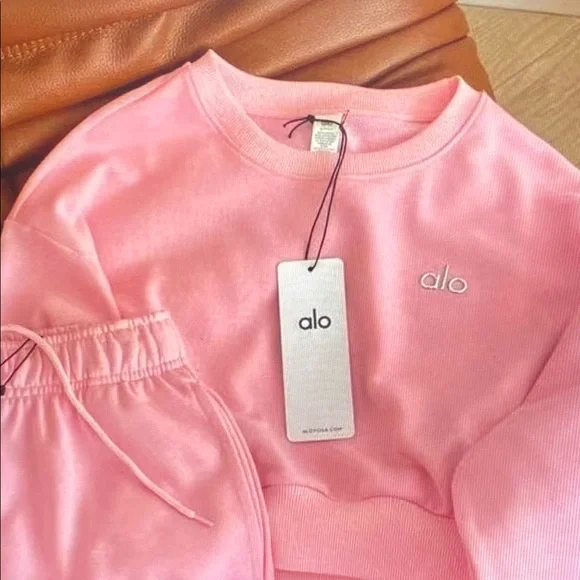 ALO Yoga Pink Women's Athletic Shorts Set - Picture 4 of 5